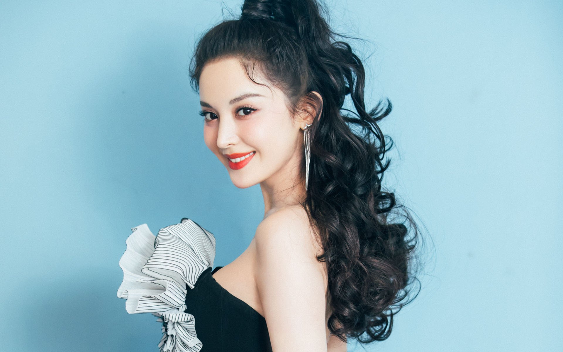 乐鱼体育官网注册-五大联赛是否广泛使用非传统边路球员组织进攻，何为五大联赛