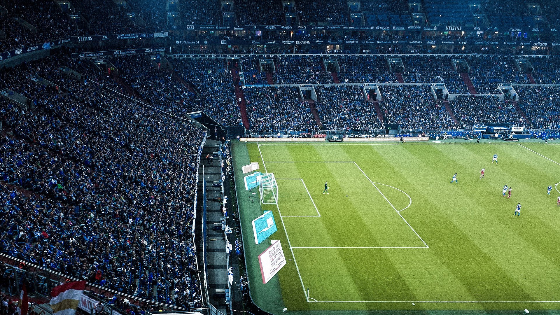 斯图加特依靠稳固中轴掌控场上局势,斯图加特图片