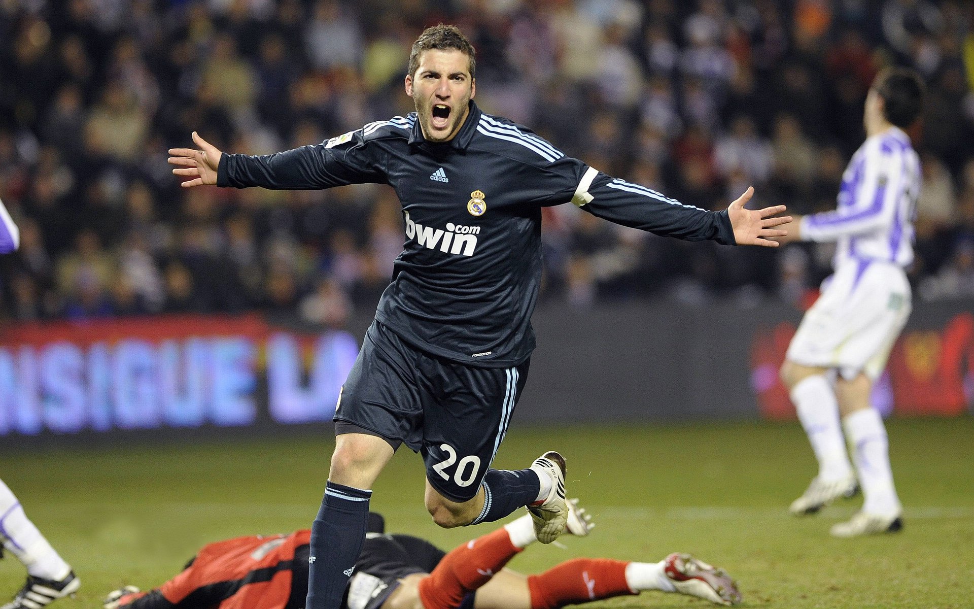 “马科斯·梅特罗的精准防守与快速进攻,成就阿根廷美洲狮队的致命武器”